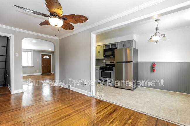 Building Photo - 259 W Wyncliffe Ave