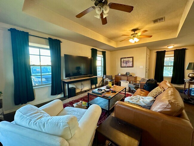 Building Photo - Taylors Crossing 2302