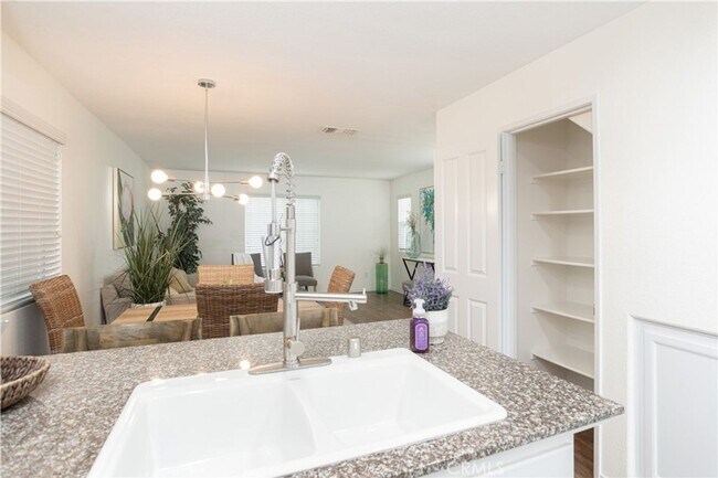 Building Photo - 1425 Crown Cir