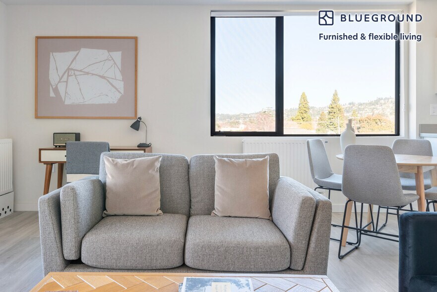 Building Photo - 1698 University Ave