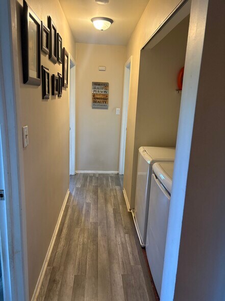 Building Photo - 403 Stevenson Pl