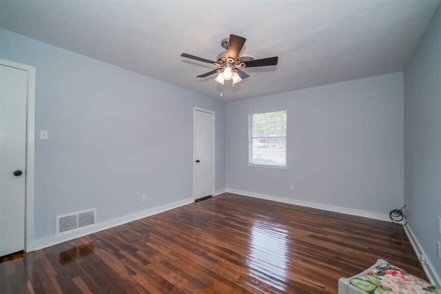 BR 2 - 812 Glencrest Ln