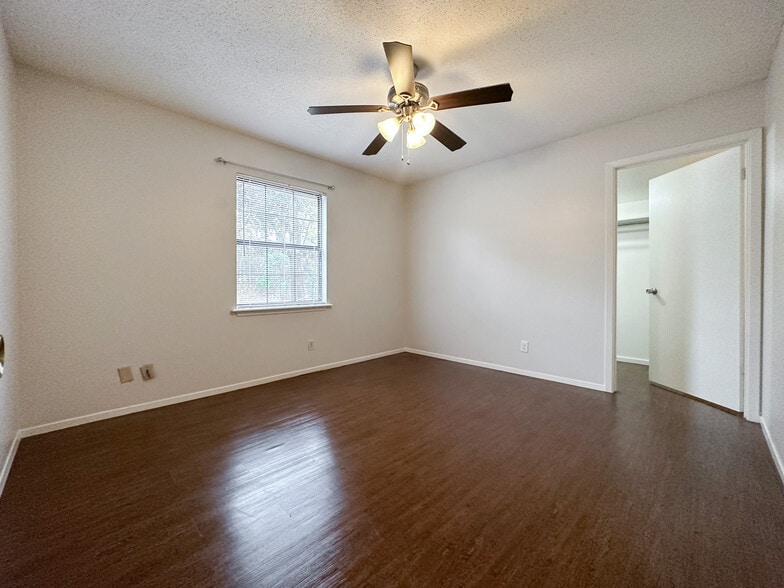 bedroom 2 - 406 E Wells St