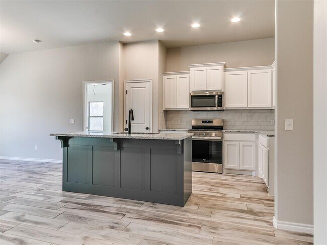 Building Photo - 12200 Rockbed Dr