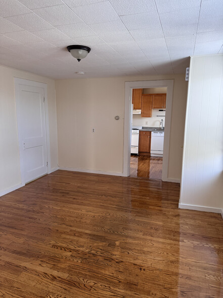 Primary Photo - 38 Hanson St