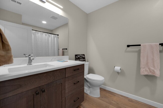 Building Photo - 1350-1313 13th Ave