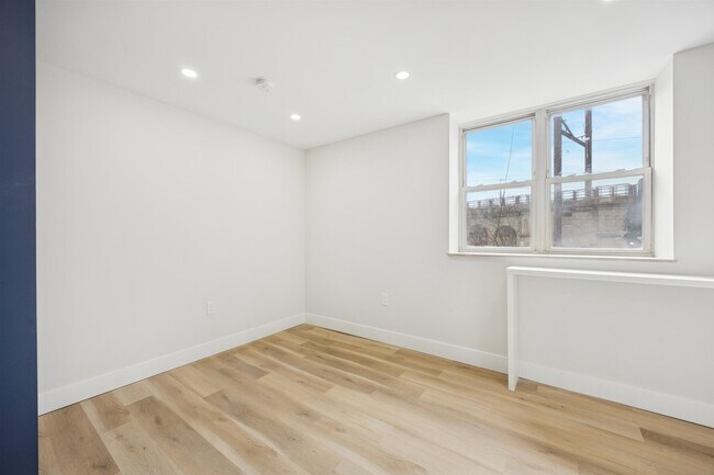 Building Photo - 4522 Baker St