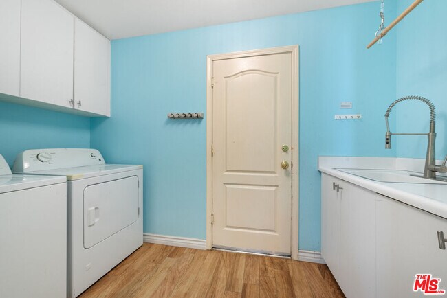 Building Photo - 24310 Belford Ct