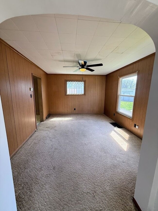 Building Photo - Two bedroom one bathroom home for rent