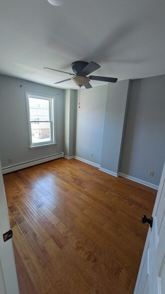 Building Photo - 624 E Hector St