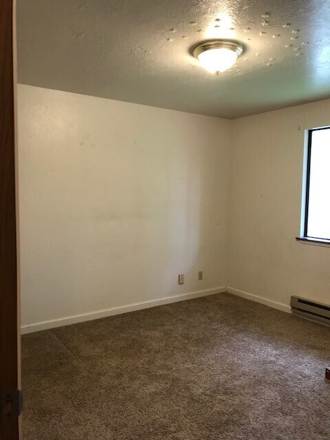 Building Photo - 1585 NW Palmer Ln