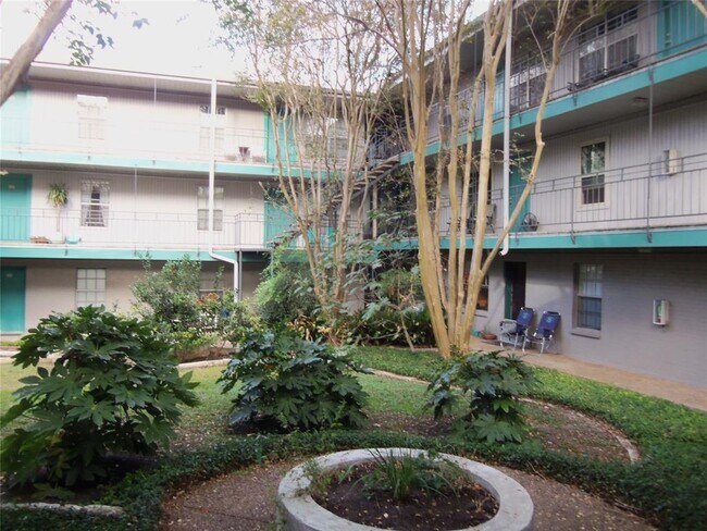 Building Photo - 300 Crockett St