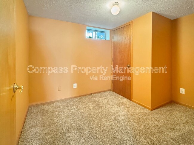 Building Photo - 1733 Batchawana St SE