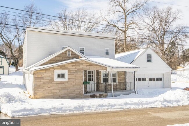 Building Photo - 329 Hillcrest Ave