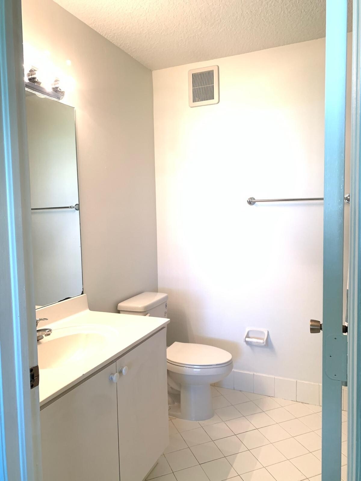 Building Photo - 980 NE 33rd Ter