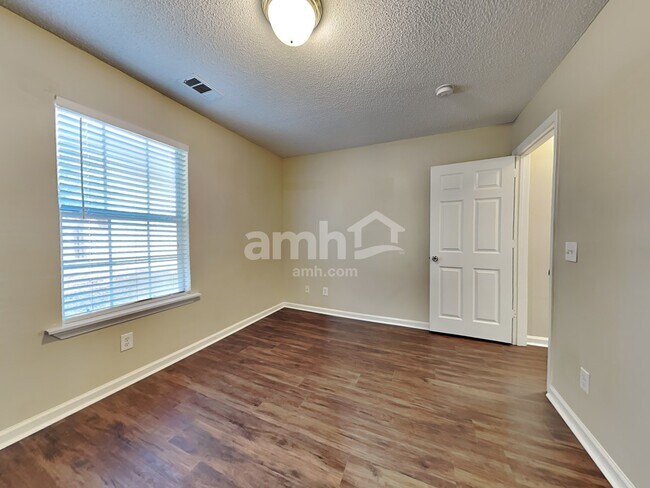 Building Photo - 101 Mills Run Dr