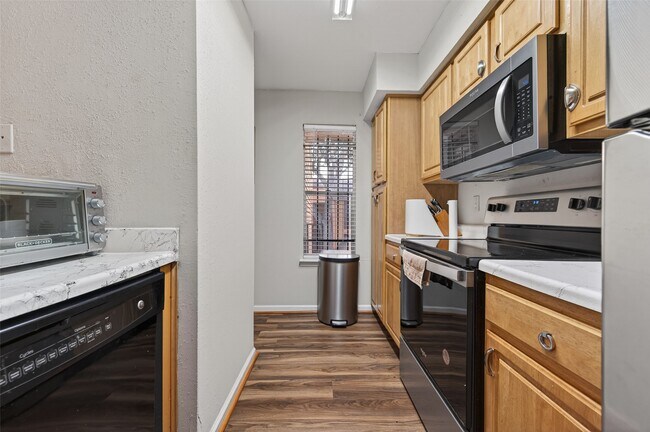 Building Photo - 10555 Turtlewood Ct