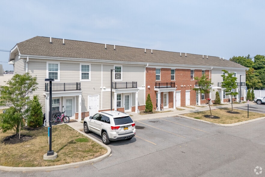 Building Photo - ELIM Townhouses