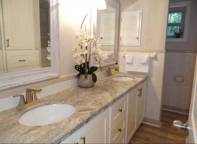 Building Photo - 107 Essex St