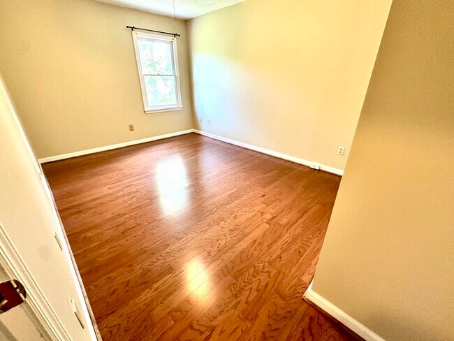 Building Photo - 527 Brandermill Rd