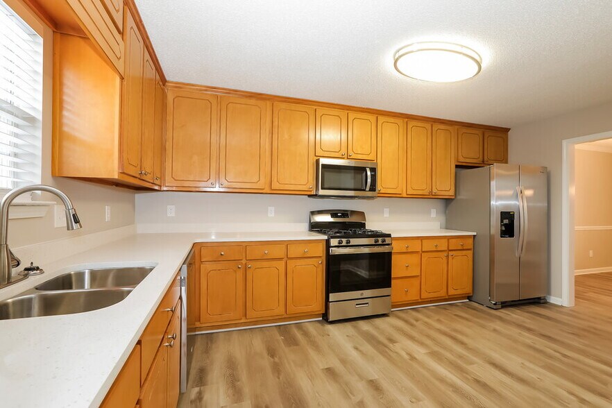 Building Photo - 5713 Colonnade Dr