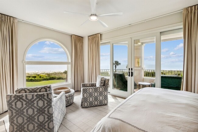 Building Photo - 426 Beachside Pl