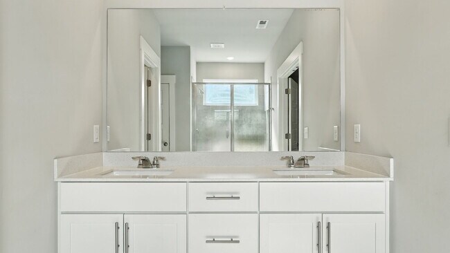 Building Photo - Limited-time offer: Reduced security deposit for well-qualified applicants. Spacious 4BR/3BA home...