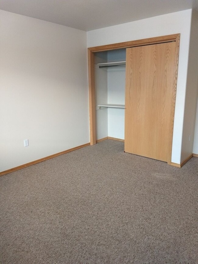Building Photo - 905 E Riggs St