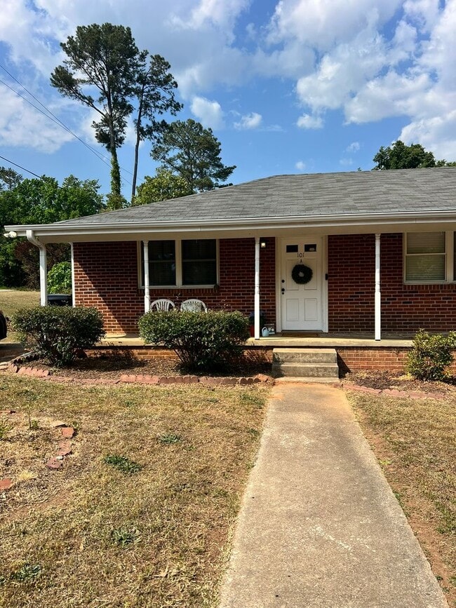 Building Photo - 101 Clinton Dr