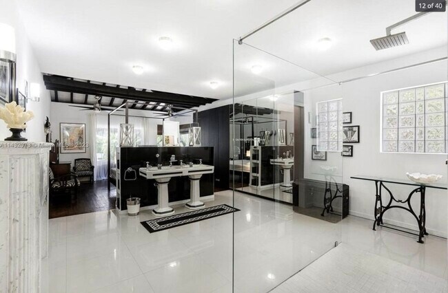 The master bedroom bathroom - 7960 Hawthorne Ave