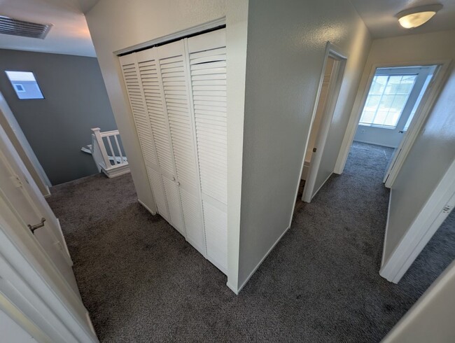 Building Photo - 4622 English Lavender Ave