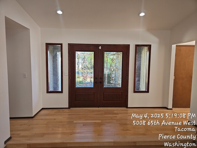 Building Photo - University Place Custom Rambler home for R...