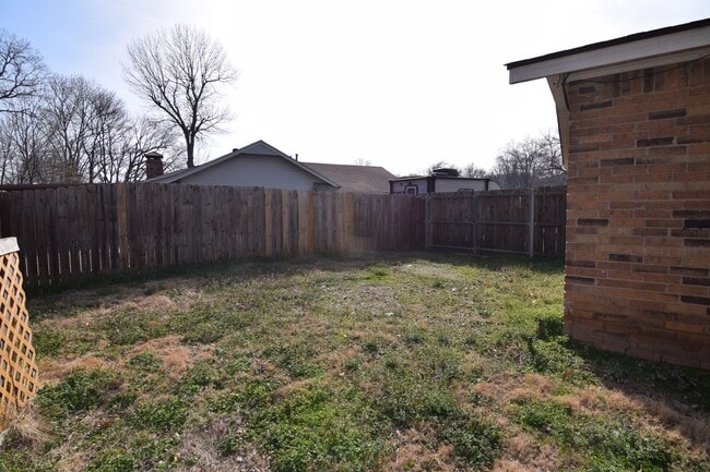 Building Photo - $1,500.00 Move-in-Special