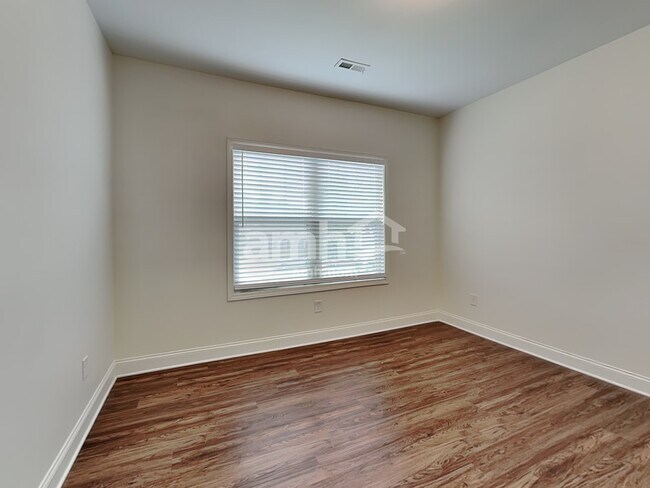 Building Photo - 30 Adams Manor Court