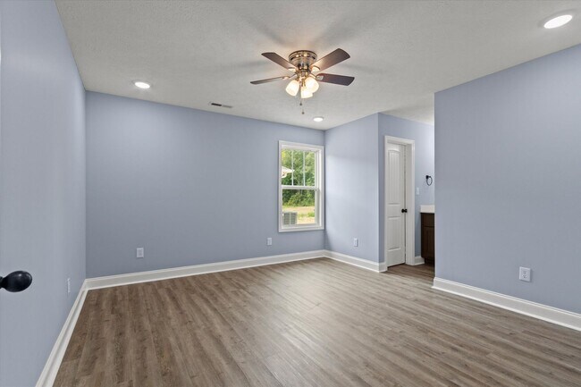 Building Photo - New Construction - MOVE IN READY!