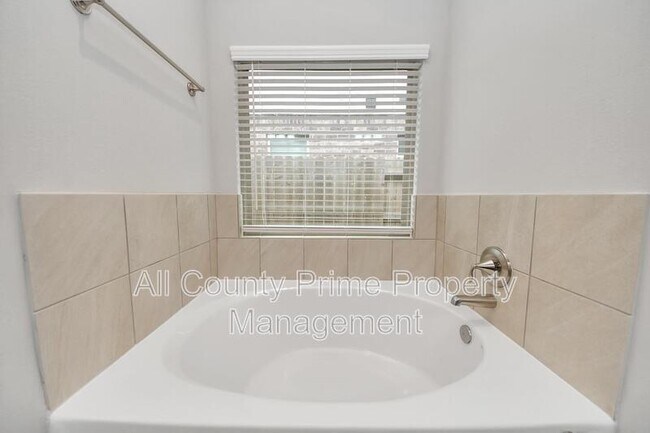 Building Photo - 13318 Villa Sola Dr