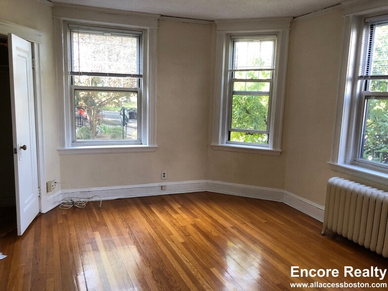 Building Photo - 114 Riverway