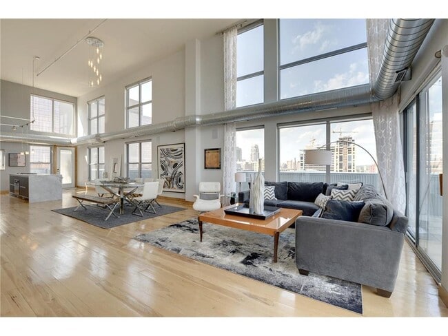 Building Photo - 521 S 7th St