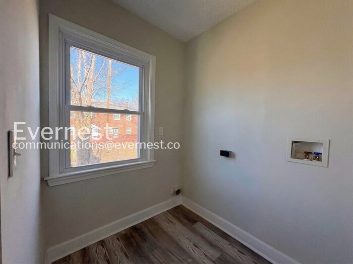 Building Photo - 1210 E 36th St