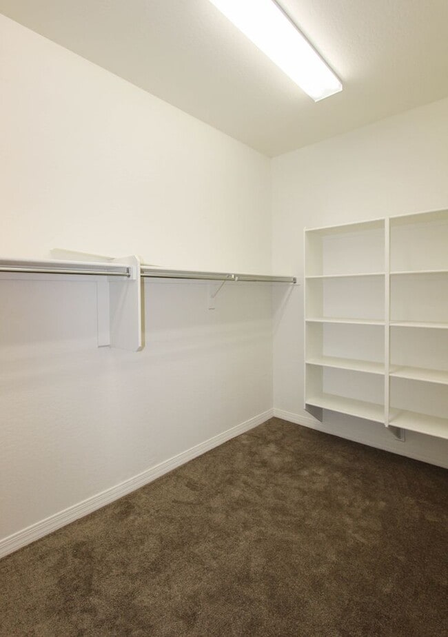 Building Photo - Granville Home with 3 Car Garage