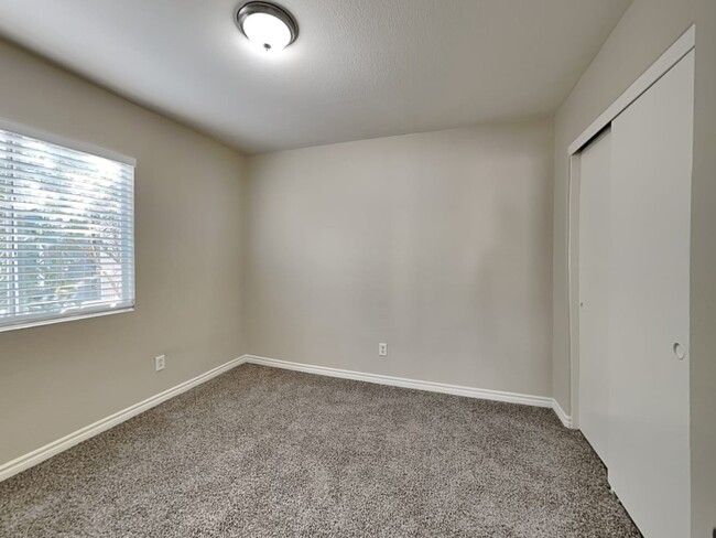 Building Photo - 4921 Sapphire Light St