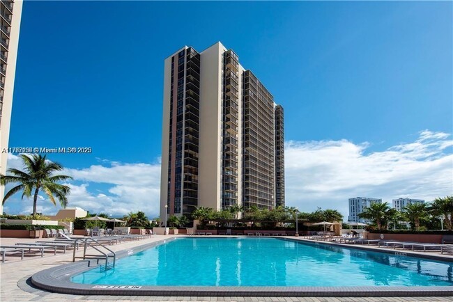 Building Photo - 20379 W Country Club Dr