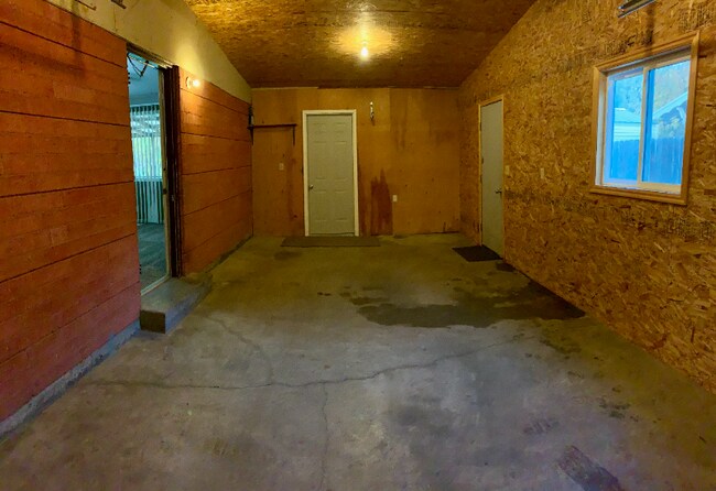 Building Photo - 3765 E Sunnyside Rd