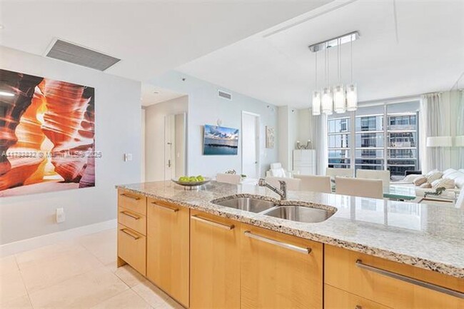 Building Photo - 15811 Collins Ave