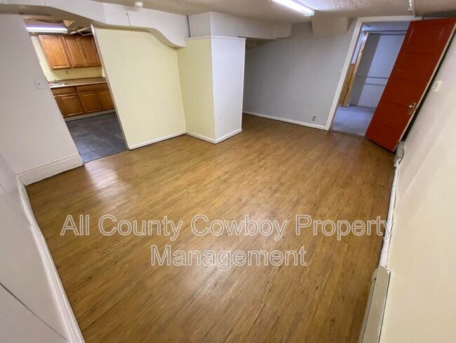 Building Photo - 170 1/2 N 8th St