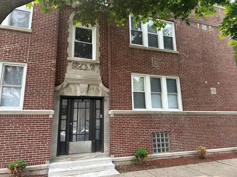 Building Photo - 2416 N Kilbourn Ave