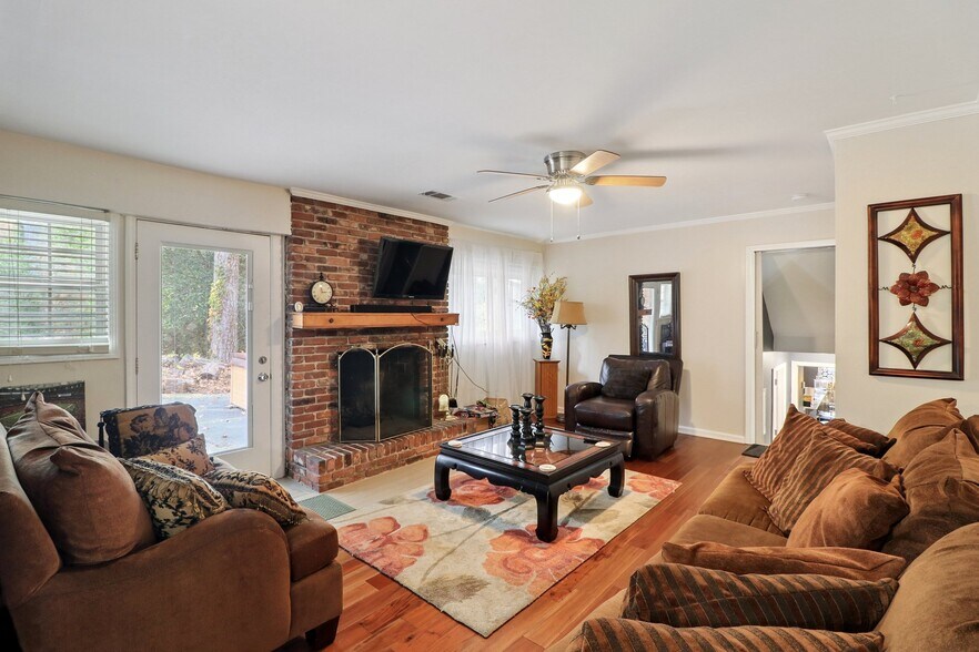 Building Photo - 2650 Colonial Dr