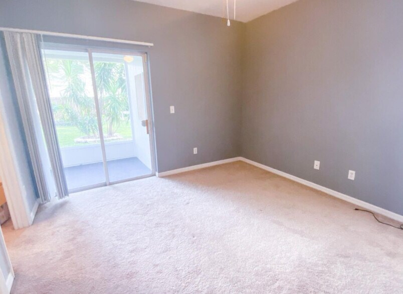 Building Photo - 2805 E Washington St