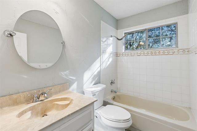 Building Photo - 2 Rivercrest Ct