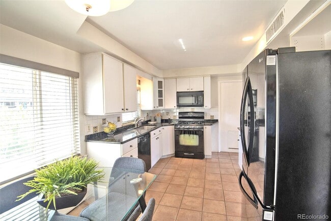 Building Photo - 4-Bedroom home in Ridgewood